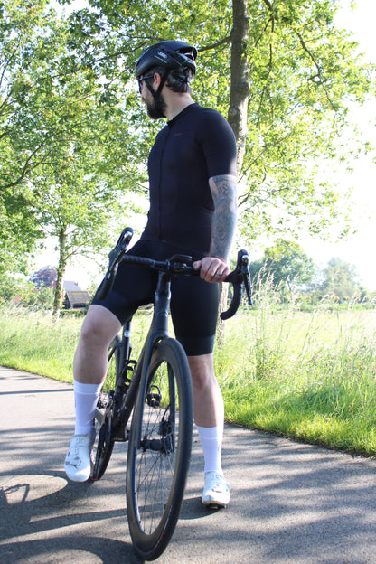 WUUST Full Black Bibshort – Ultra Long Distance